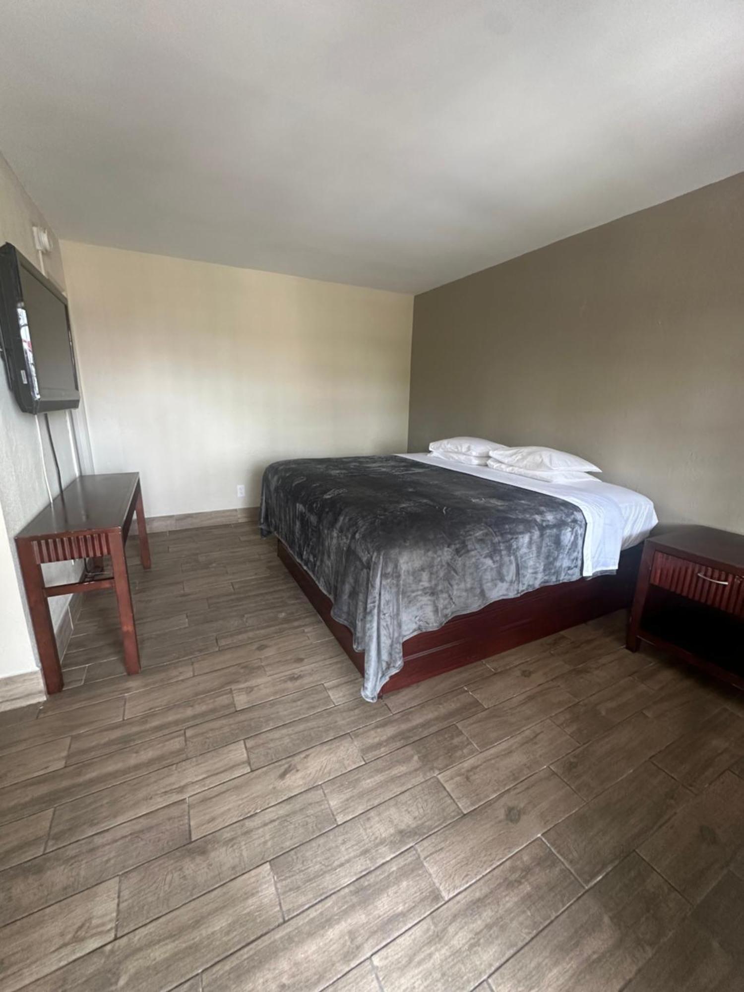 Budget Inn - Sint-Petersburg Buitenkant foto